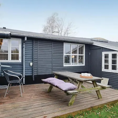 Two-bedroom Holiday In Karrebaksminde *